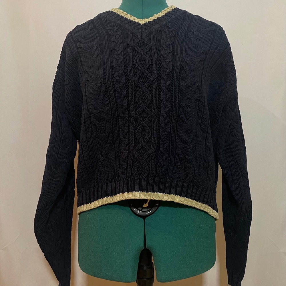 DESIGNER CHELSEA CAMBELL PREPPY HAND-KNIT SWEATER!